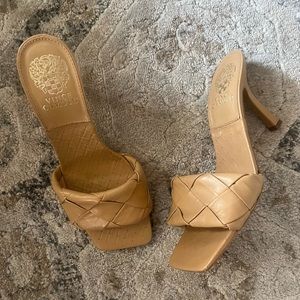 NWOB Vince Camuto brelanie sandals heels